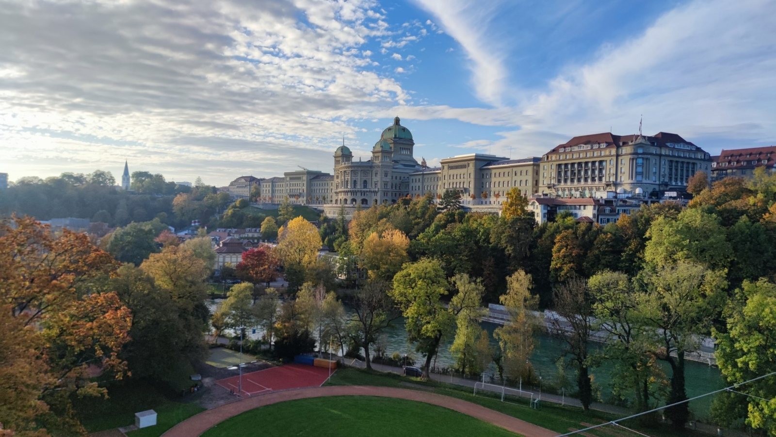 Federal Palace above the Aare in Bern