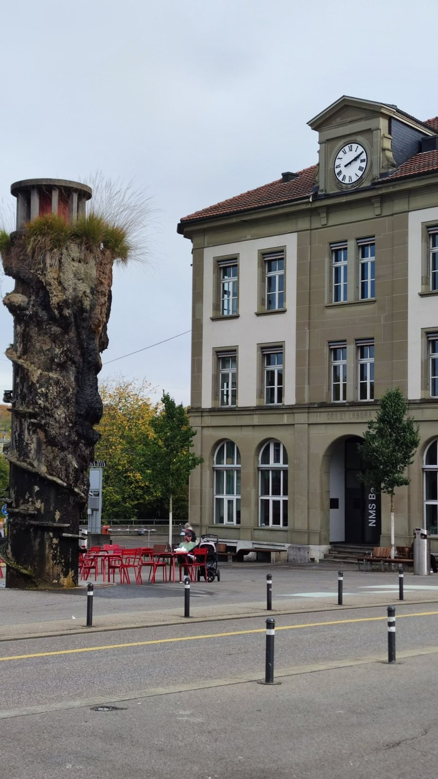Fountain and Bern Minster
