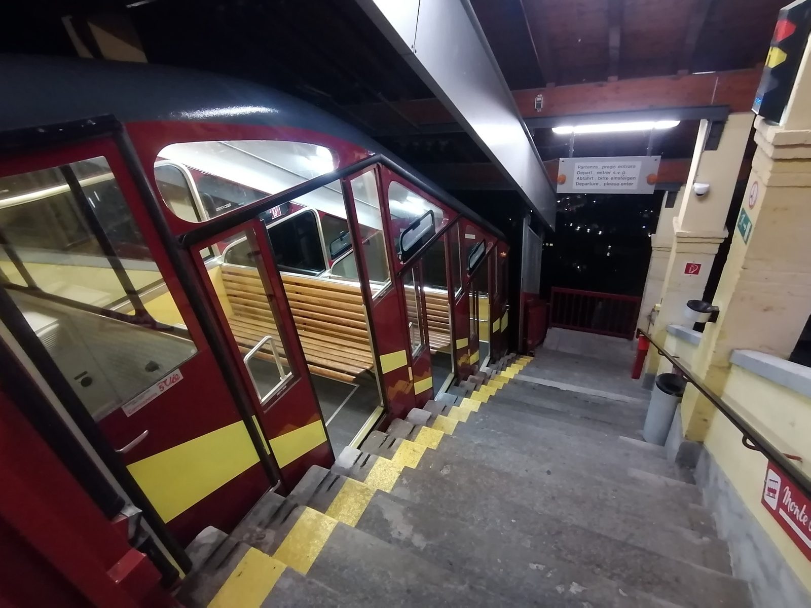 Wagen der Standseilbahn Monte San Salvatore